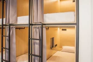 Хостел Capsule Hotel & Hostel. Место в общем 8-местном номере Компания 1