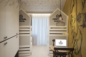 Хостел Central Hostel. Место в общем 4-местном номере Yellov 4